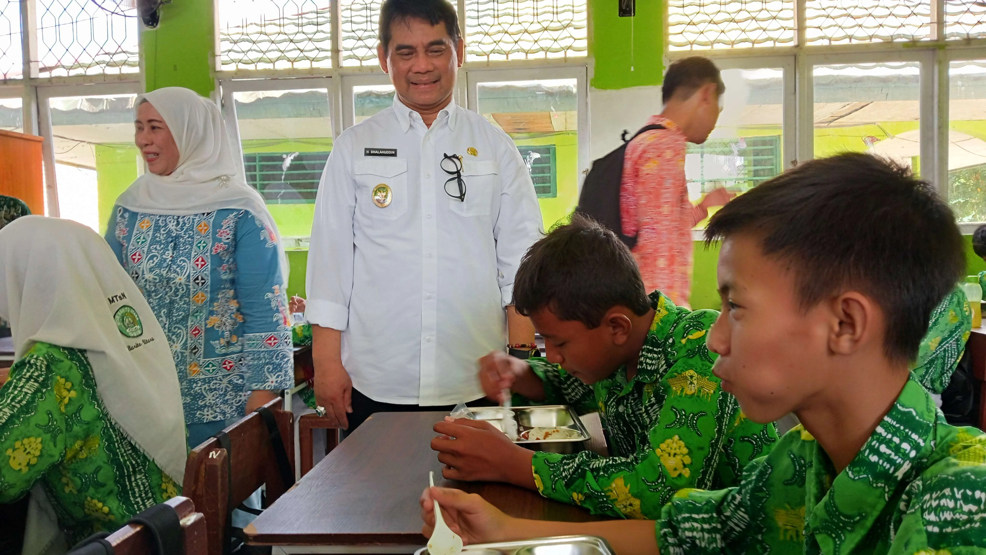 Bupati Shalahuddin dan Wakil Lihat Langsung Proses MBG di MTSN Barito Utara